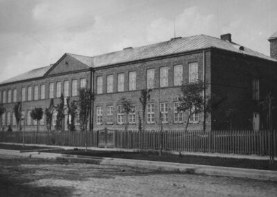 School building in the interwar era