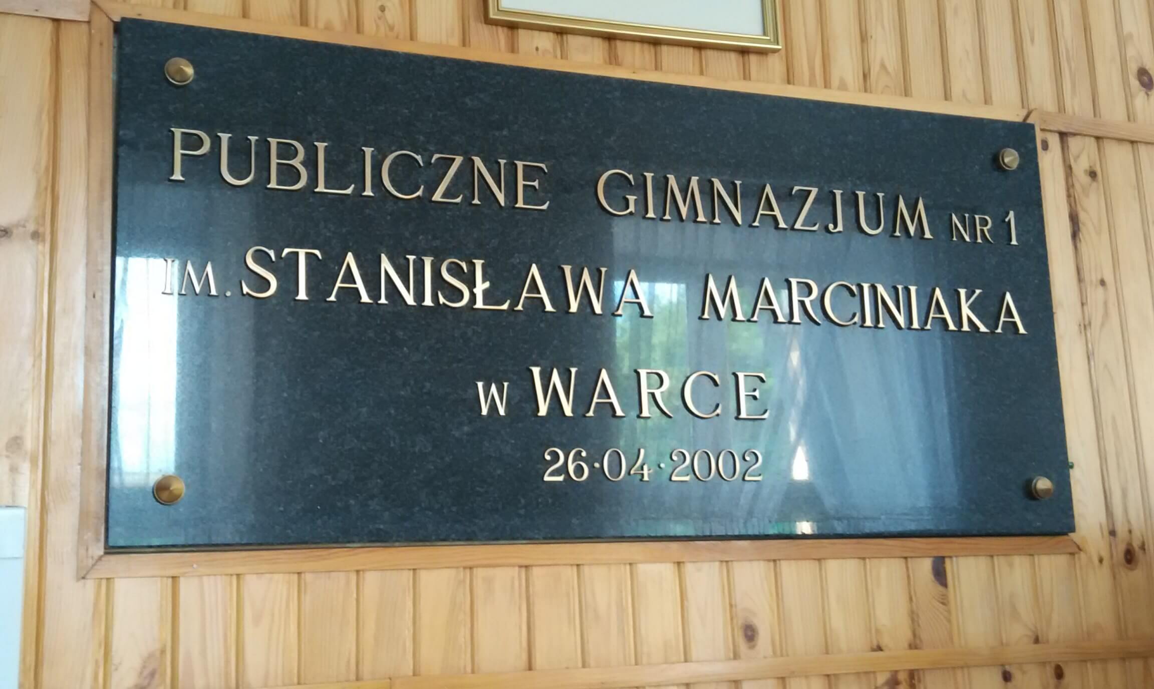 Gimnazjum Warka-tablica z nazwą szkoły