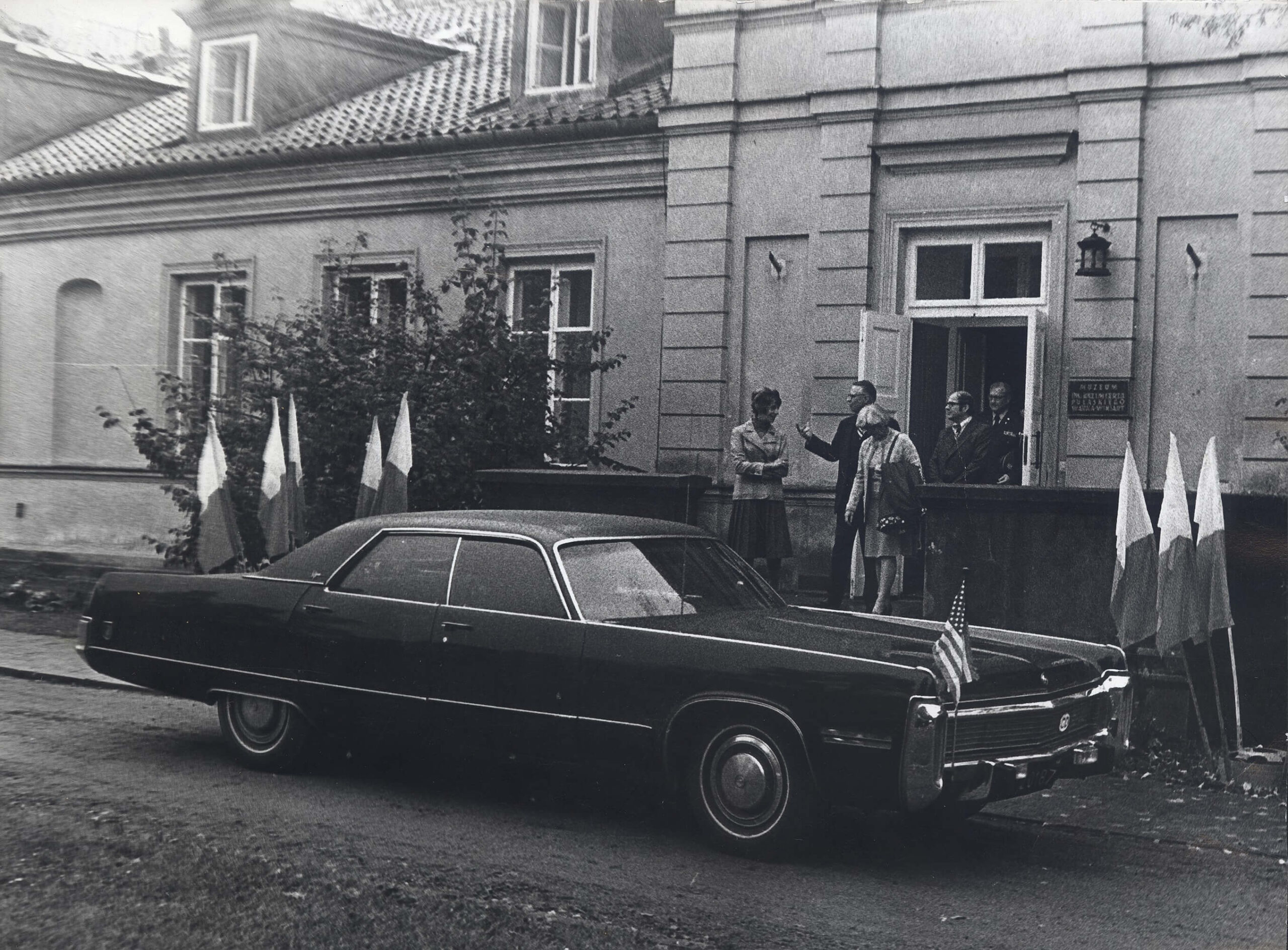U.S. Ambassador visiting Warka, 1977