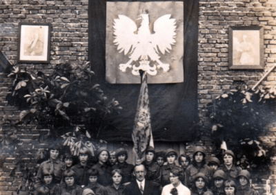 Drużyna harcerska ze sztandarem 1932 r., Kronika Harcerska.