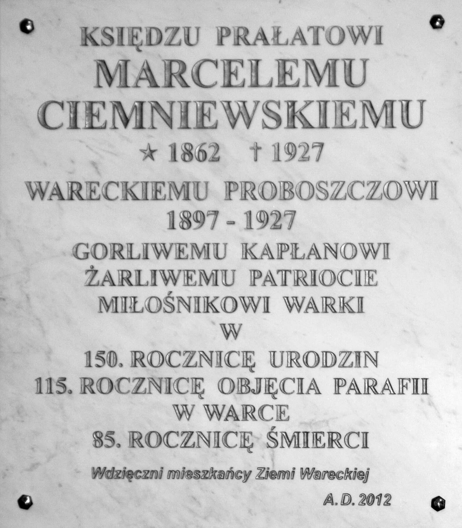 Tablica pamiątkowa w kościele pofranciszkańskim w Warce, fot. J. Kreczmański