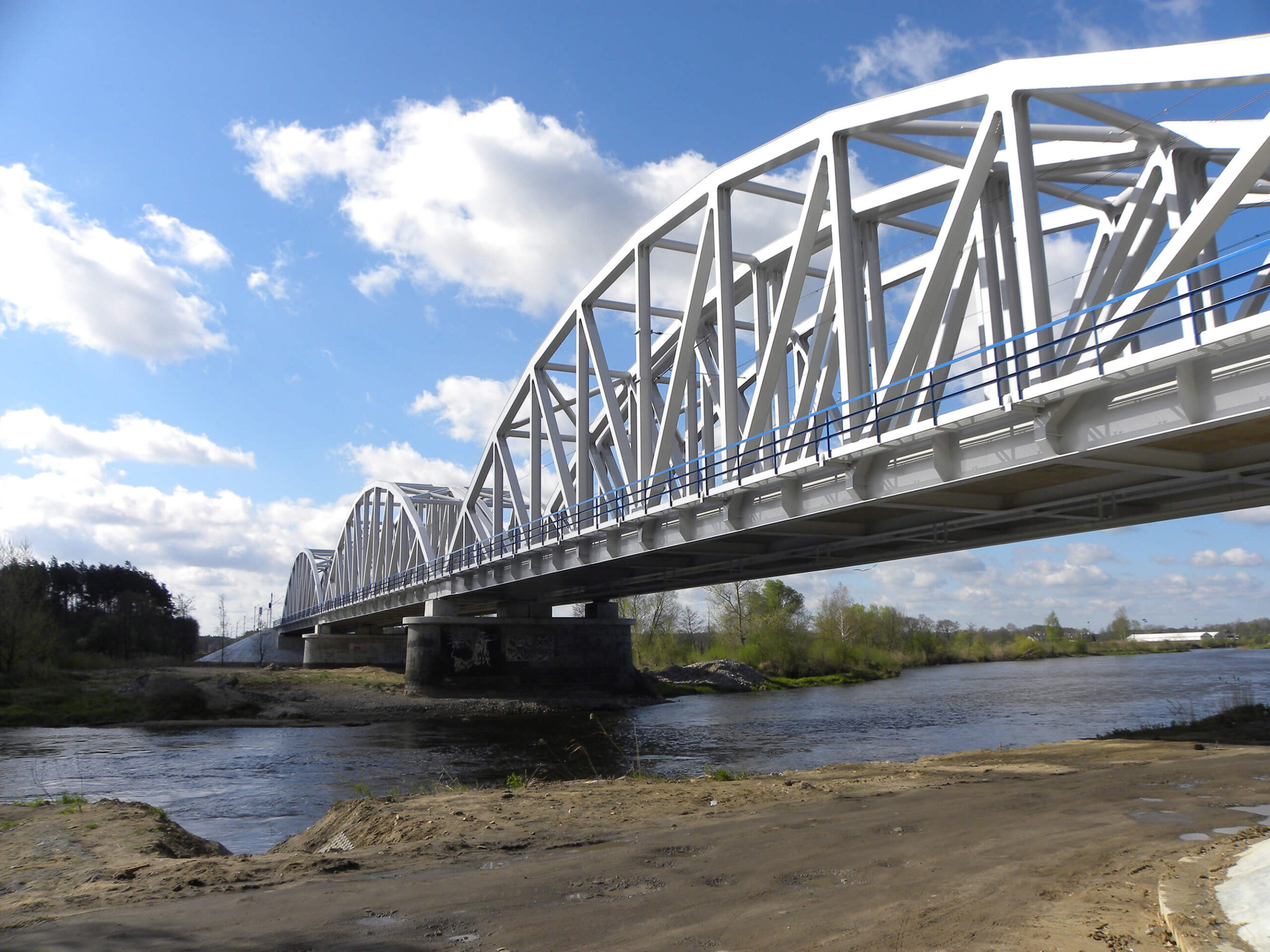 Most kolejowy po przebudowie, fotografia.