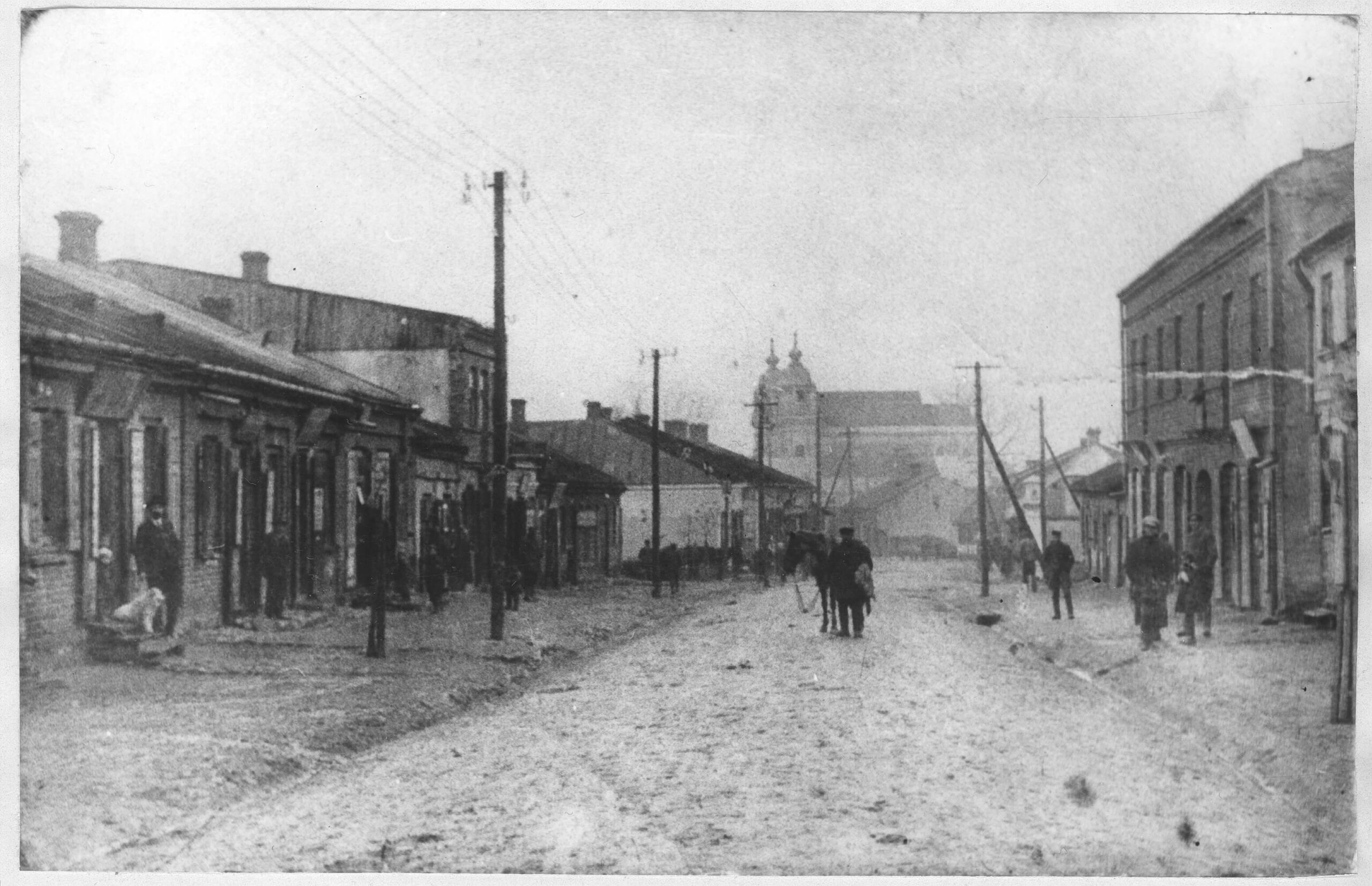 Senatorska Street in Warka with clearly visible powerline, photo, 1930s
